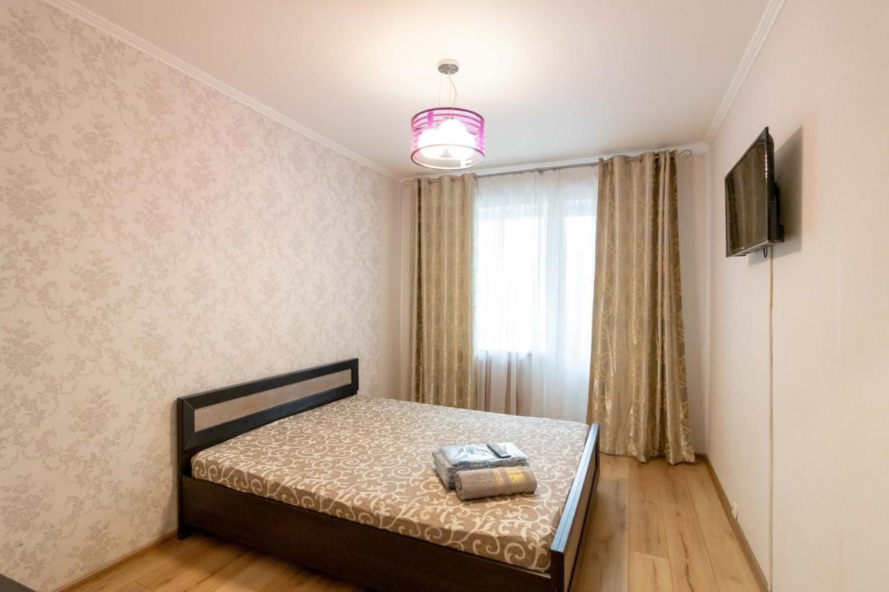 Kvartirkoff Na Geroev Dnepra 36 B Kyiv Exterior photo